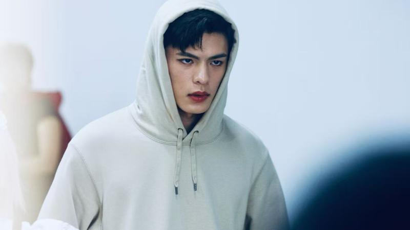 邱以太被導演形容開朗的外貌中帶了點邪魅感,很符合《歡迎來到朵莉之家》角色設定。(圖/深空天體有限公司提供)