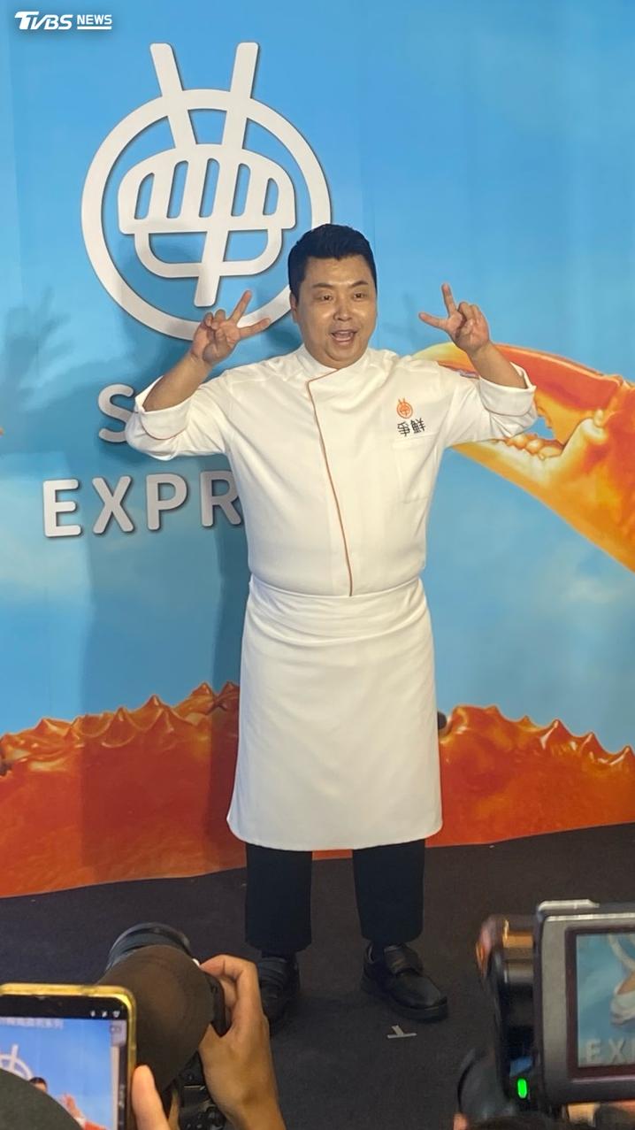 為了這次聯名，鄭鎬泳還練了「喔蟹舞」。（圖／林坤緯攝）