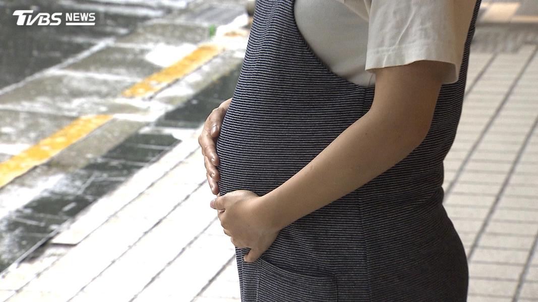 孩子脊椎側彎恐是「這重大疾病」!醫師示警:走路不穩、排尿異常是警訊(圖/TVBS)