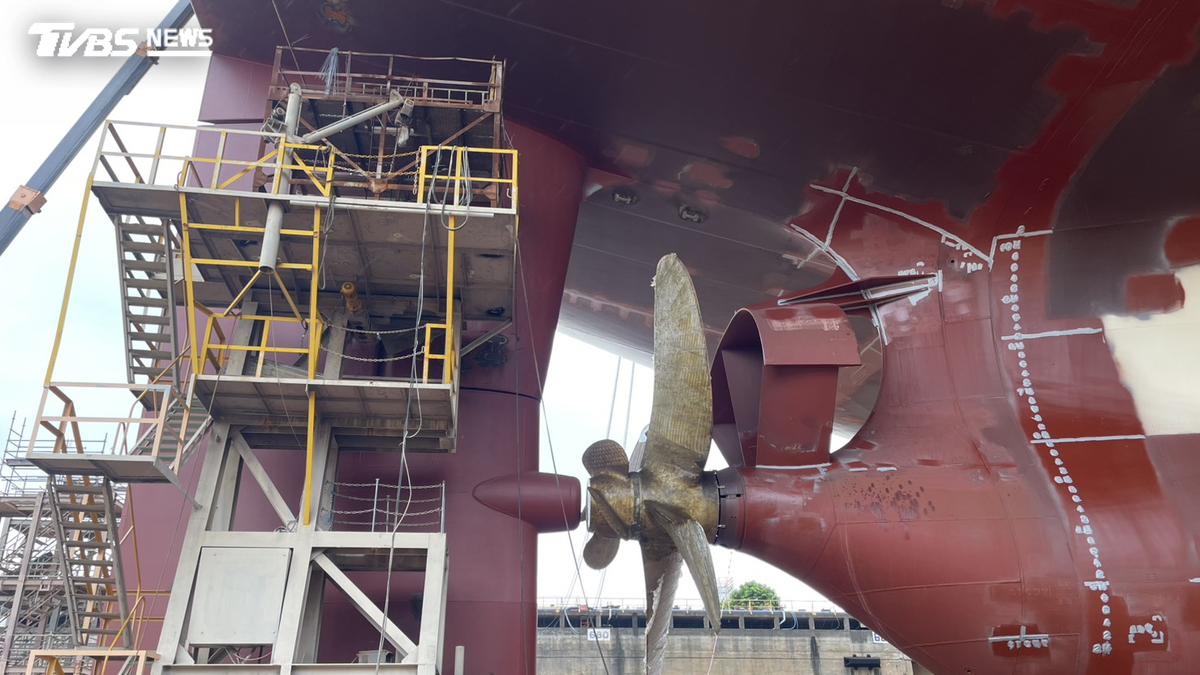 台船高雄廠工安意外!員工搭高空車夾頸慘死