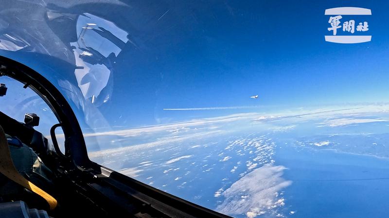空軍幻象2000戰機射擊雲母飛彈。(圖/國防部提供)