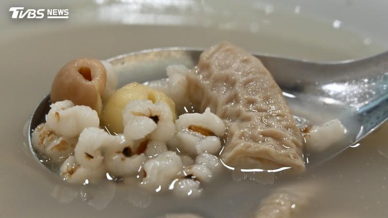 四神湯由茯苓、山藥、蓮子、芡實組成,可作為日常湯品。(圖/Shutterstock達志影像)