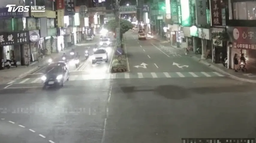 車禍監視器畫面。(圖/TVBS)
