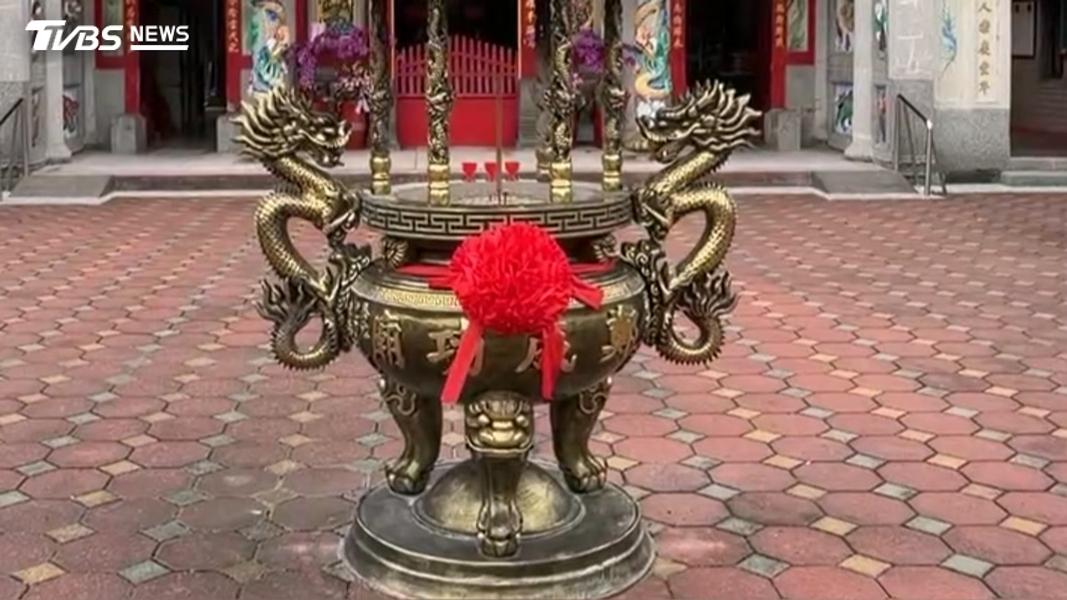 廟方人員指出,現在銅價非常昂貴,過去一公斤才130元左右,現在已經漲到三、四百元。(圖/TVBS)