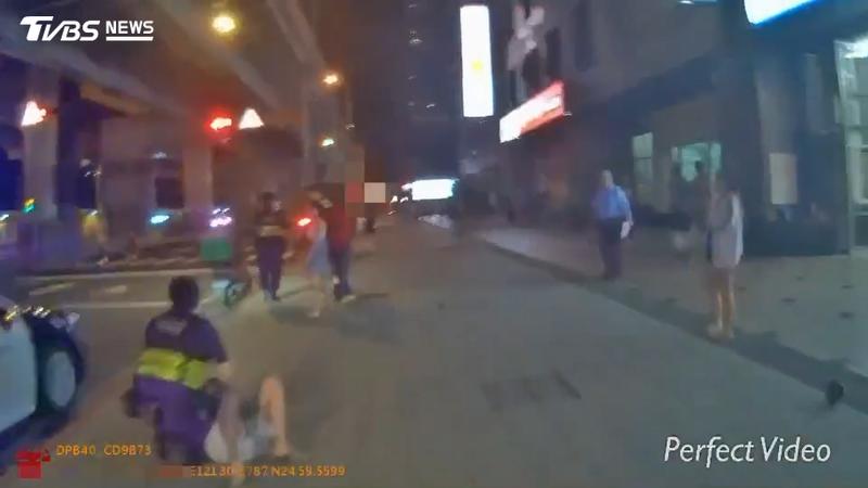 網友在網路聊天室發生口角糾紛相約談判,進而演變成當街鬥毆衝突。(圖/TVBS)
