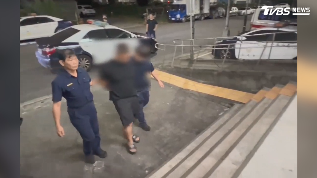 吳姓男子去年駕車撞傷人後肇逃,同年11月遭高雄地檢署發布通緝(圖/TVBS)