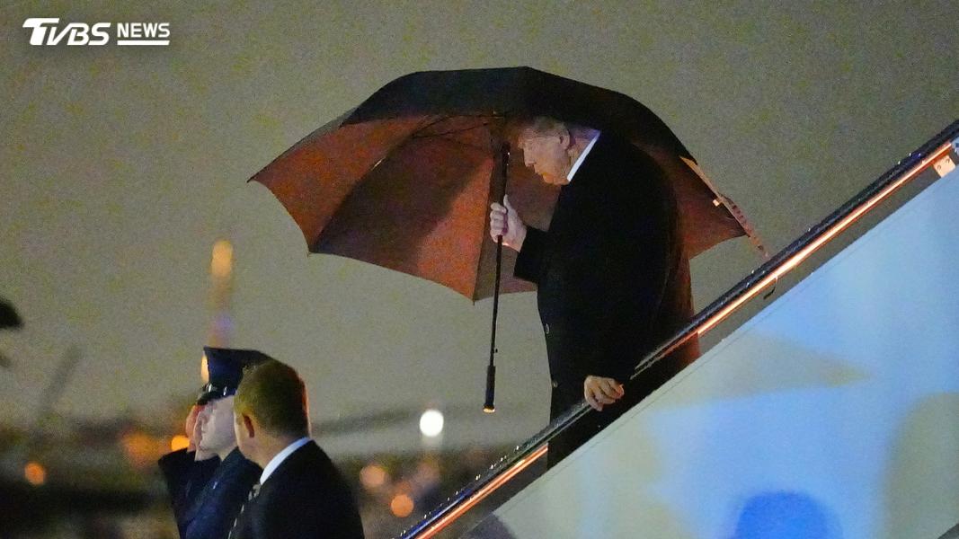 川普決定於今(23)日親自前往馬里蘭州安德魯斯聯合基地(Joint Base Andrews)的跑道迎接習近平。(圖/達志影像美聯社)