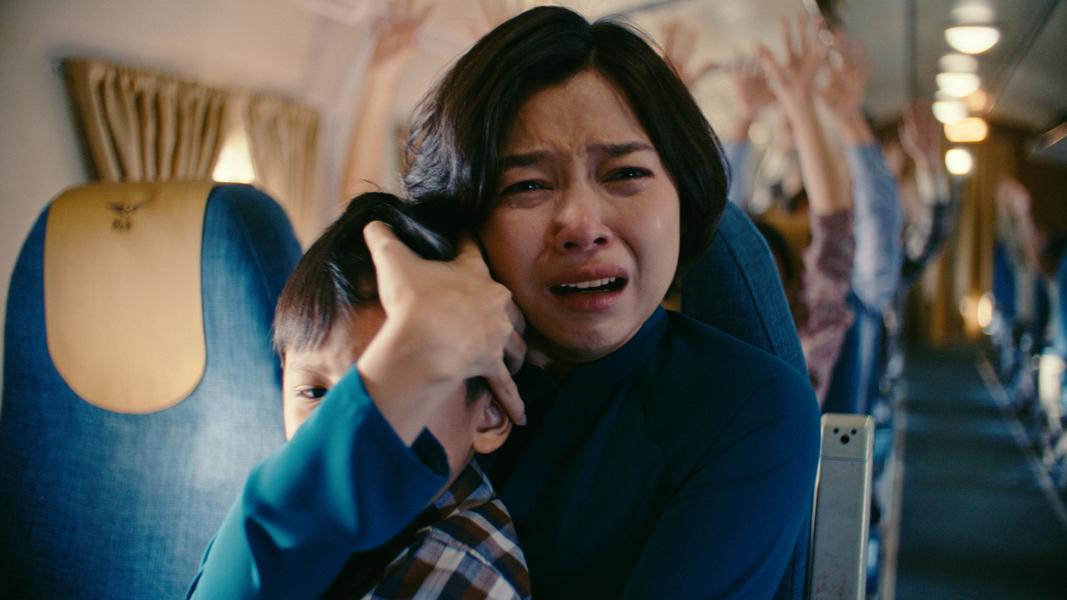 曾獲金風箏獎「最佳女主角」的Xuân Văn,在片中飾演奮力護兒的母親阿芳。(圖/甲上提供)