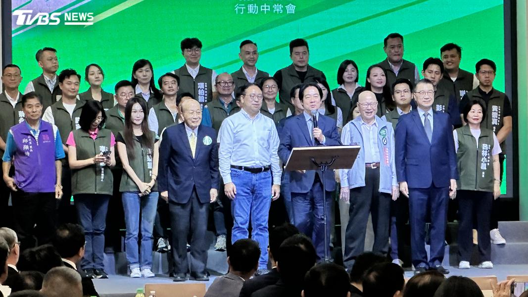 賴清德23日出席民進黨習行動中常會,替黨內桃園市長參選人黃世杰戰台。(圖/潘袁詩羽攝)