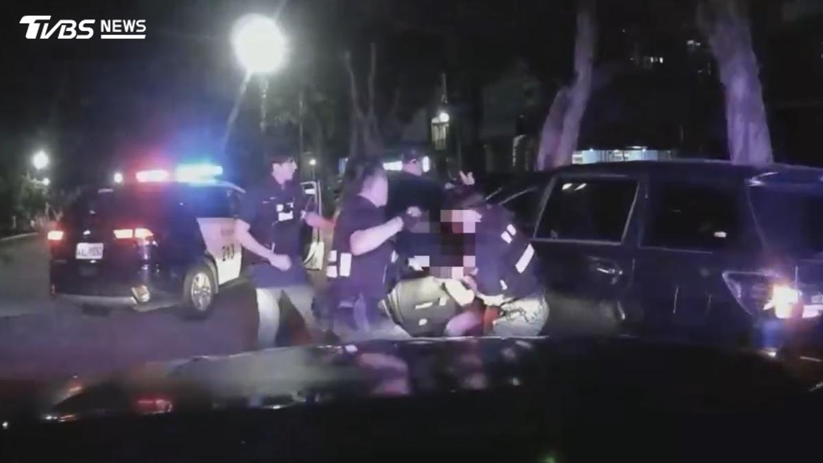 男心虛狂逃7公里 遭警拖下車急喊:只是酒駕