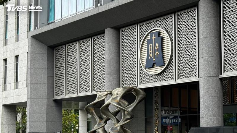 財政部賦稅署今(23)日宣布,115年營業用牌照稅將在10月1日開徵,截止日至11月2日。(示意圖/謝佩穎攝)