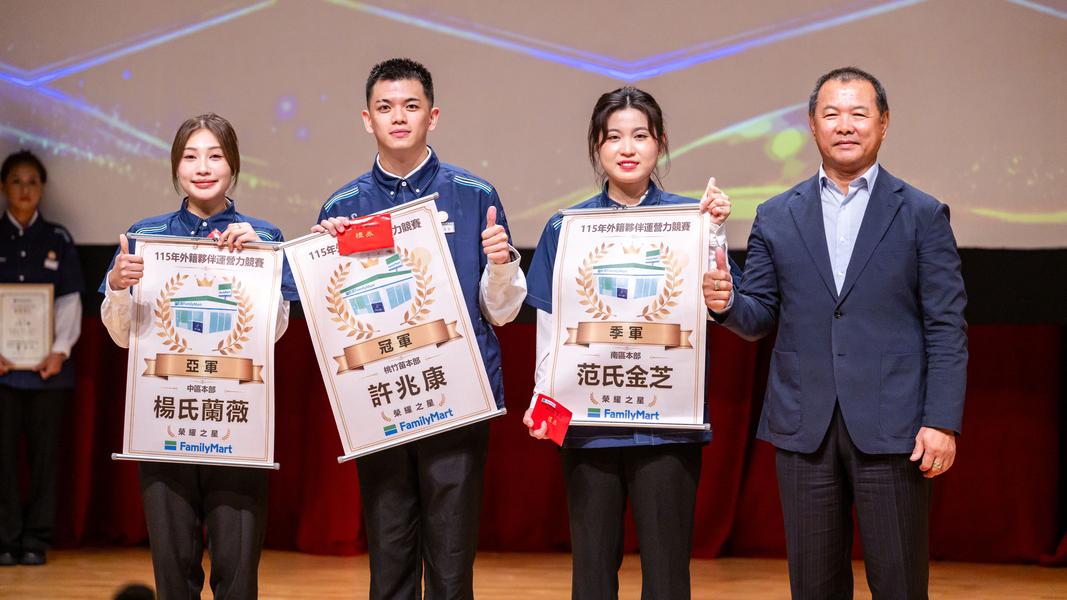 第一名許兆康是馬來西亞人,目前已升上店長。(圖/全家提供)