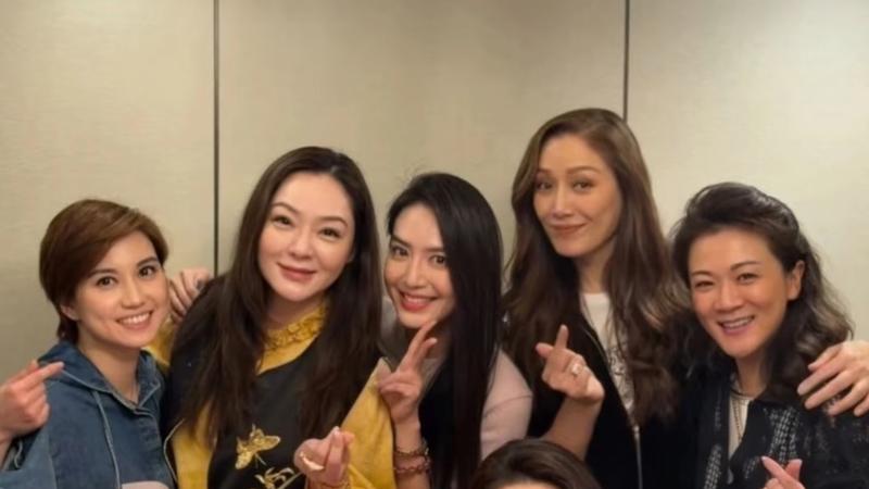 白歆惠(左3)現身聚會。(圖/翻攝小紅書)