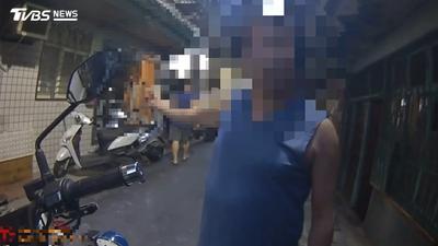 員警耳朵快聾了!64歲男狂吼不停 30秒內被勸4次小聲