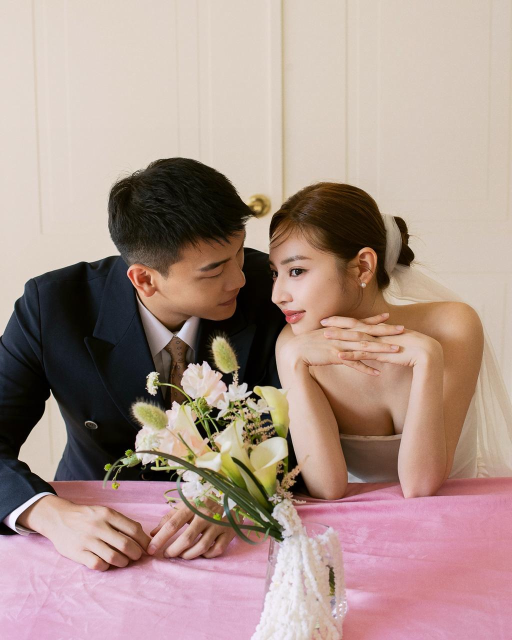 王加瑄於9月21日與被封為「最帥廟公」的男友Evan完成結婚登記。(圖/翻攝自王加瑄IG)