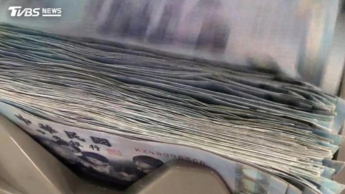 政府中秋連假前發錢了!今3筆入帳 媽媽們「嗨領4.2萬」