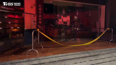 中秋前夕驚魂!高雄知名糕點店深夜火災 二樓變電箱爆炸燃燒