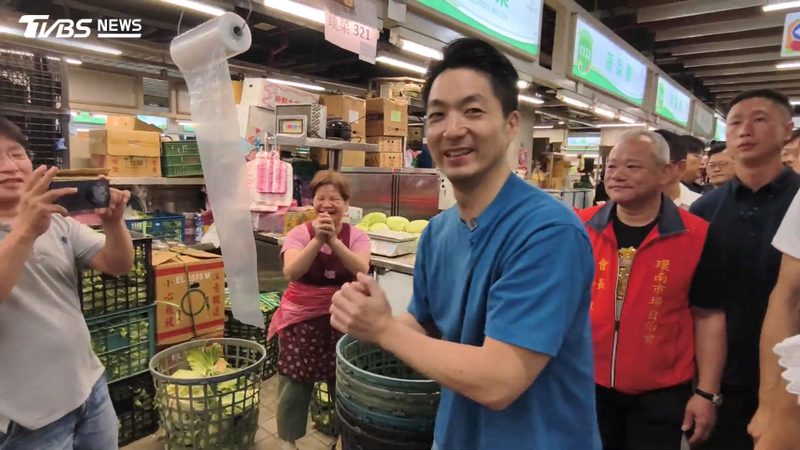 台北市長蔣萬安今天一早赴環南市場視察。(圖/TVBS)