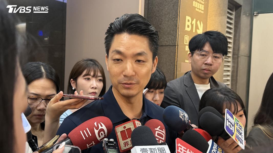 蔣萬安表示,在環南市場感受到攤商滿滿熱情。(圖/黃芊昀攝)