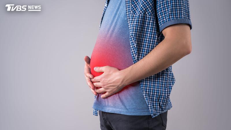醫師解釋了腹脹的4個原因。(示意圖/Shutterstock達志影像)