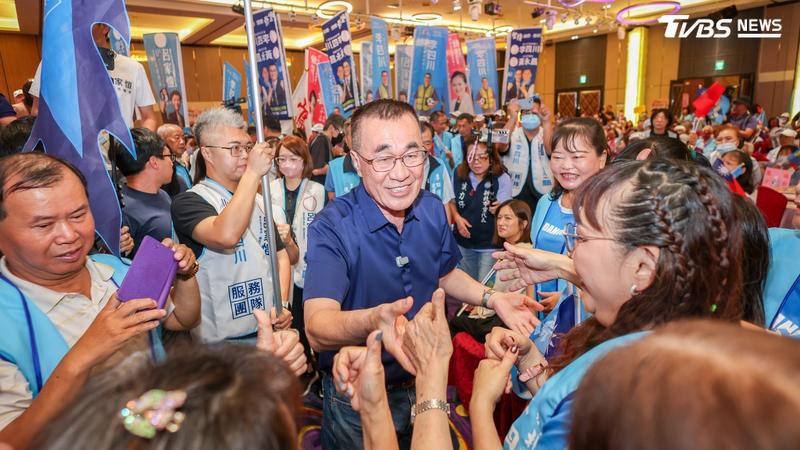 國民黨參選人李四川今(24)日直搗民進黨新北市長參選人蘇巧慧本命區鶯歌,舉辦競總成立大會。(圖/李四川競辦)