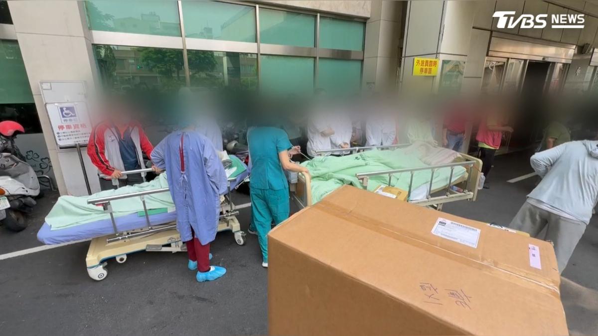 台南市醫2樓竄煙 病患推床急疏散