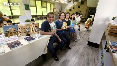 「紅筆過勞」超有感!台中中正國小書展讓老師笑喊:根本在說我