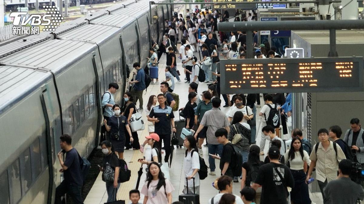FOCUS全球新聞/韓中秋連假逾3千萬人出行 首爾釜山塞10hr 火車搶票癱瘓
