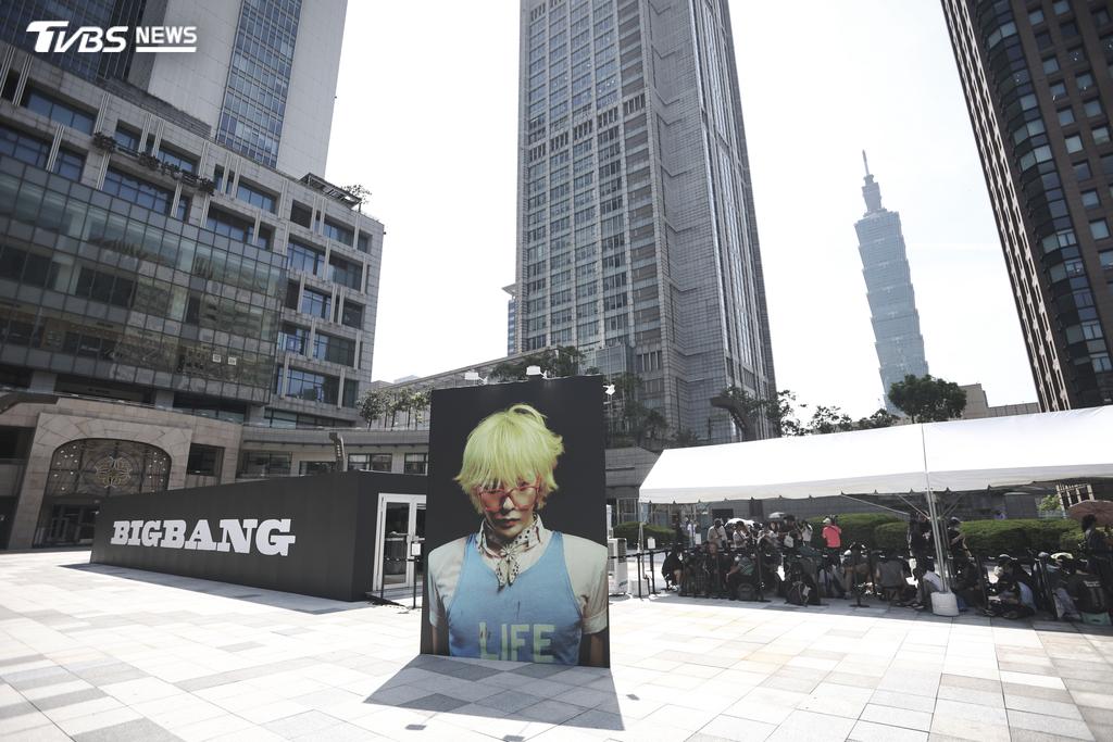 BIGBANG二十週年快閃店登陸信義區,為巡迴演出提前暖身。(圖/張哲鳴攝)