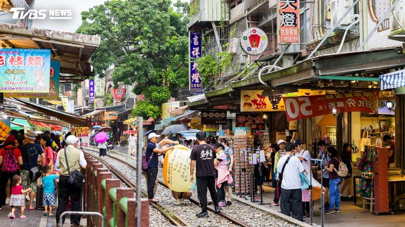 連假4天,寶媽不想待在家,但又對「去哪裡玩」沒頭緒。(示意圖/shutterstock達志影像)