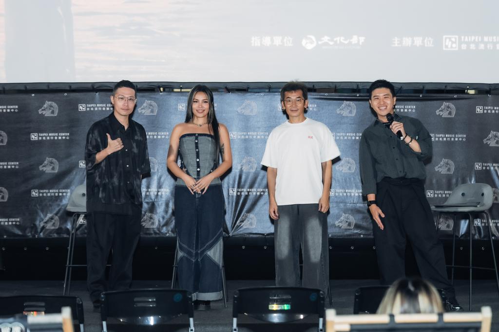 阿布絲18年後重新翻唱〈無樂不作〉更把族語唱進經典。（圖／北流提供）