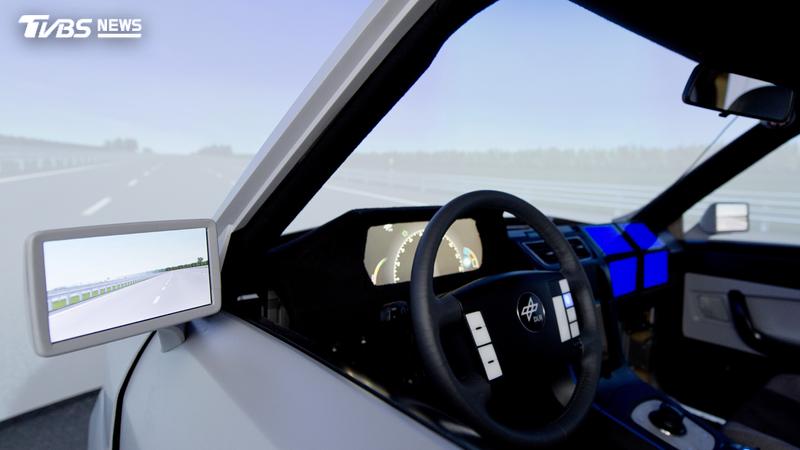電動車發展浪潮全面衝擊傳統車廠,這場寧靜革命正徹底改變駕駛體驗。(示意圖/達志影像美聯社)