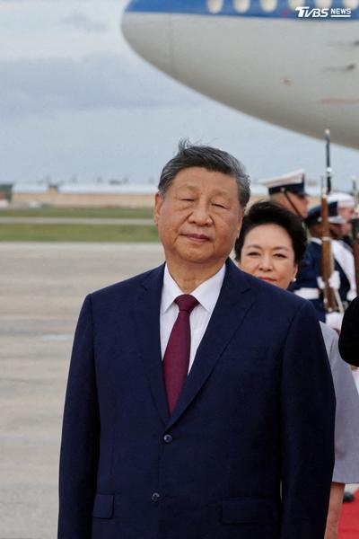 FOCUS全球新聞/川破格紅毯迎習近平!戴手套引側目 美中貿易休兵延2個月