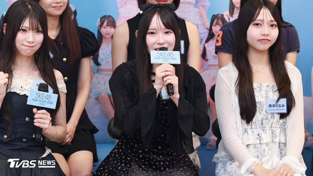大村杏(中)承諾明天會為台灣粉絲帶來難忘的表演,讓觀眾期待她們再來。(圖/黃城碩攝)