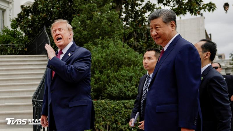 川習結束會談後兩人行經媒體團前面被追問。(圖/達志影像路透社)