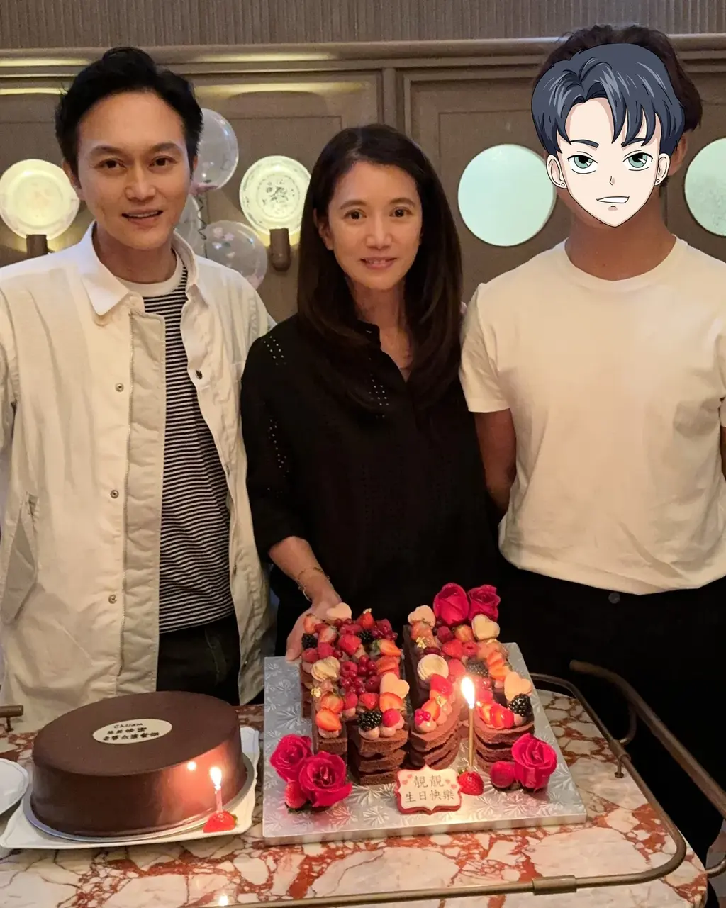 張智霖(Chilam)與袁詠儀(靚靚)19歲兒子「魔童」(張慕童)的合照。(圖/翻攝自IG@anitayuenwy)