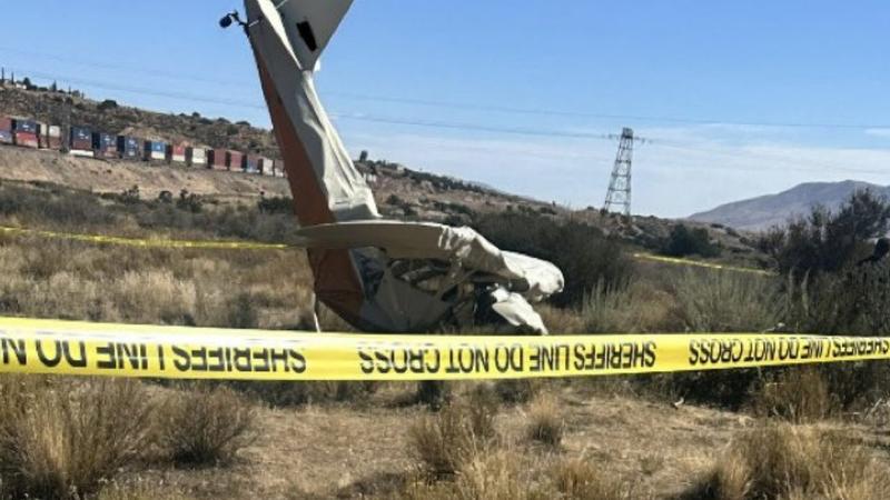 美國加州驚傳有小飛機墜毀在沙漠中,造成2人死亡。(圖/翻攝自X@KTLA)