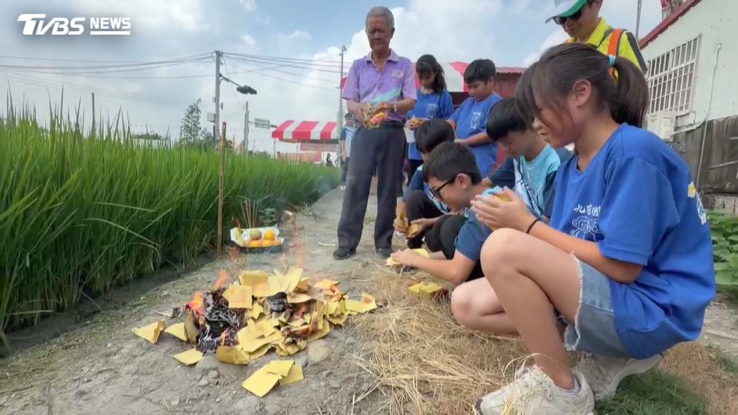 中秋不只烤肉!雲林插「土地公拐」護農田 南投泡麵土地公廟湧人潮(圖/TVBS)