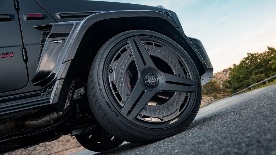 24吋Monoblock II EVO三幅式鍛造輪圈還裝上碳纖維飾板。(圖/Brabus提供)
