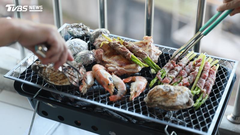 烤肉已經成為了台灣中秋節重要的習俗之一。(示意圖/Shutterstock達志影像)