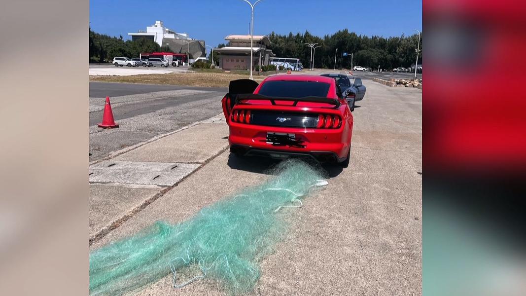梧棲漁港跑車遭捕獲!野馬壓到漁網 卡死傳動軸「刁車」。(圖/IG @ss850713)