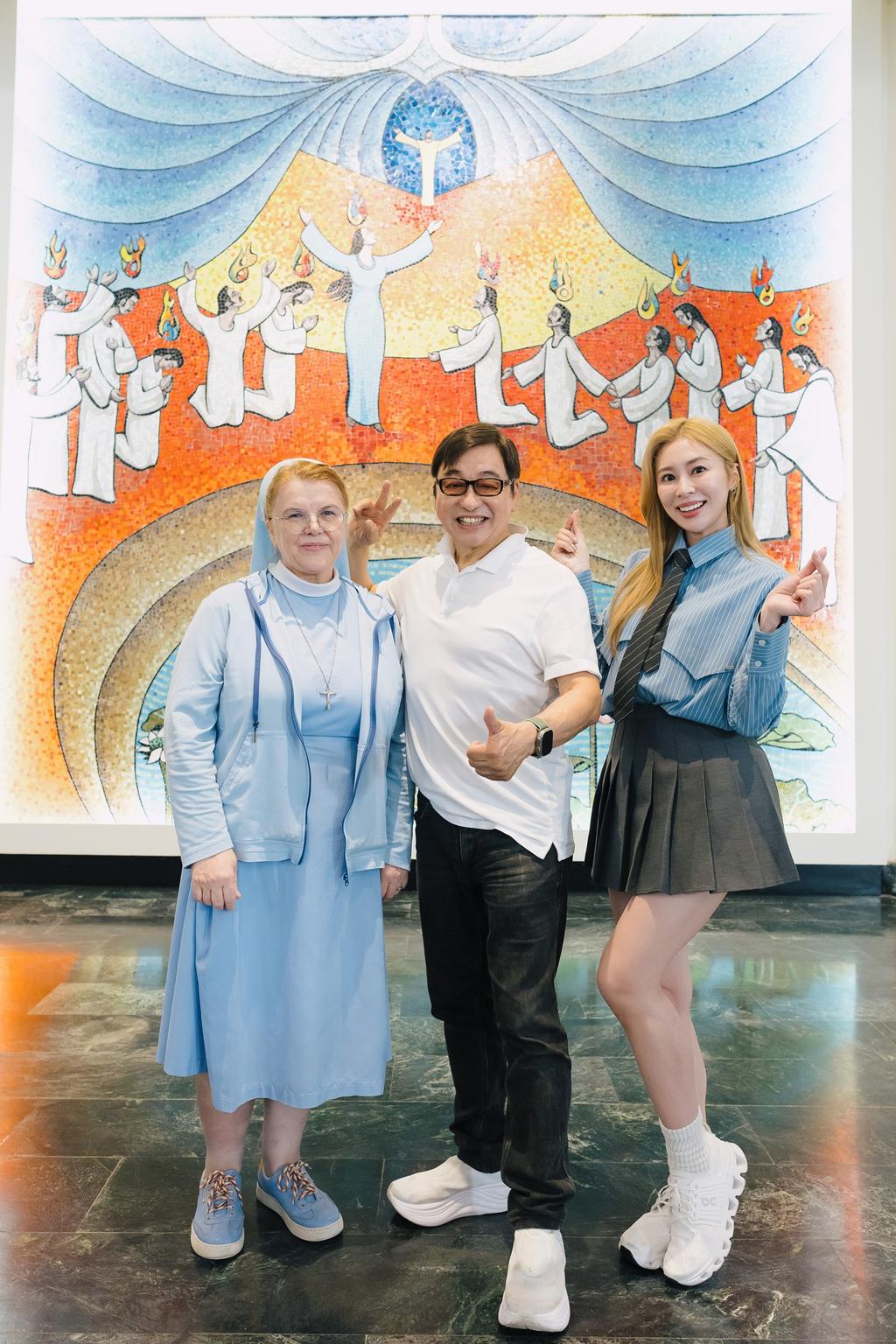 石台華修女、李濤與張棋惠共同獻唱敬師公益單曲〈Super Teacher：Power版〉。（圖／關懷台灣文教基金會提供）