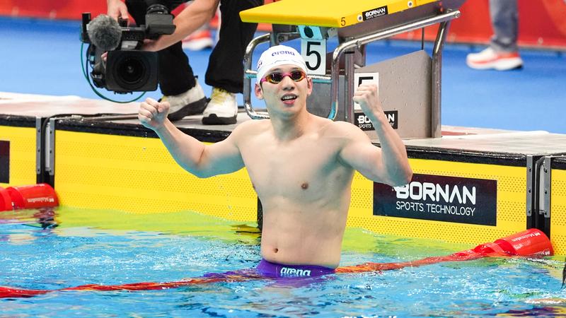 王冠閎游出台灣男子亞運首面金牌。(圖/代表團提供)