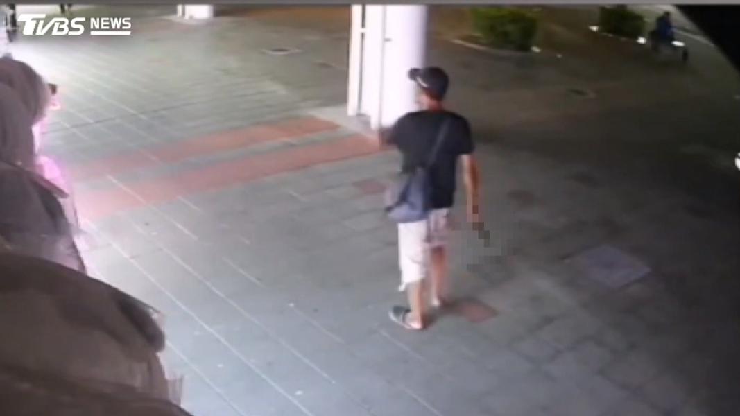 中秋夜驚魂!男持雙刀員林車站叫囂 返鄉旅客嚇壞急報警。(圖/民眾提供)