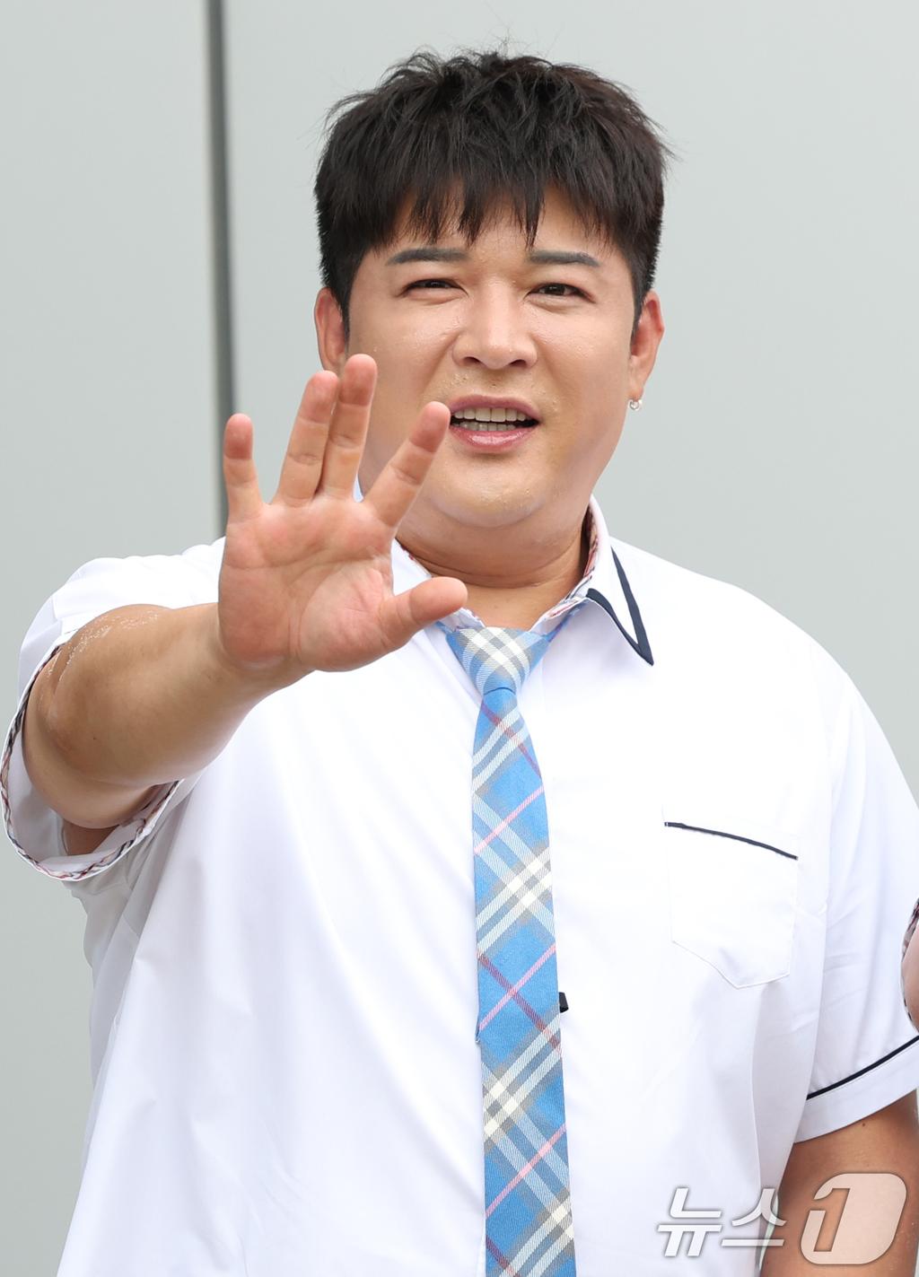 去年7月拍《認識的哥哥》時，神童看起來還偏圓潤。（圖／news1提供）