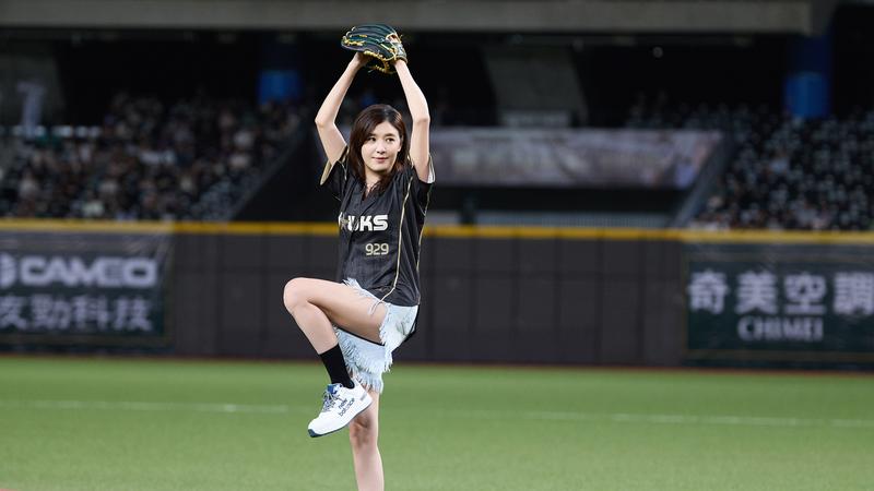 蘇慧倫受邀台鋼雄鷹開球賽後演出。(圖/相信音樂提供)