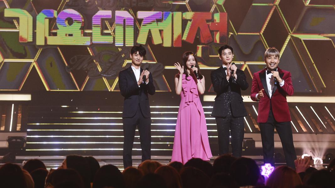 《2018 MBC 歌謠大祭典》由少女時代潤娥、SHINee珉豪、ASTRO車銀優及盧弘喆聯手主持。(圖/MBC提供)