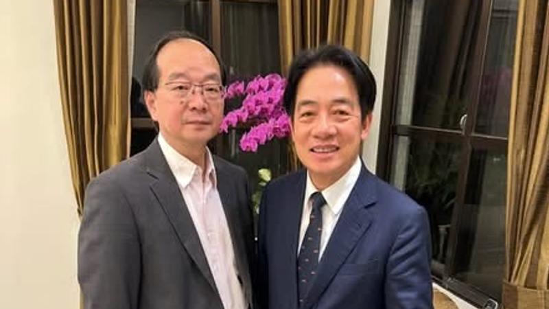 名嘴王瑞德(左)日前透露,自己左眼曾發生視網膜剝離,接受雷射及手術治療後,效果皆未如預期。(圖/翻攝自王瑞德臉書)