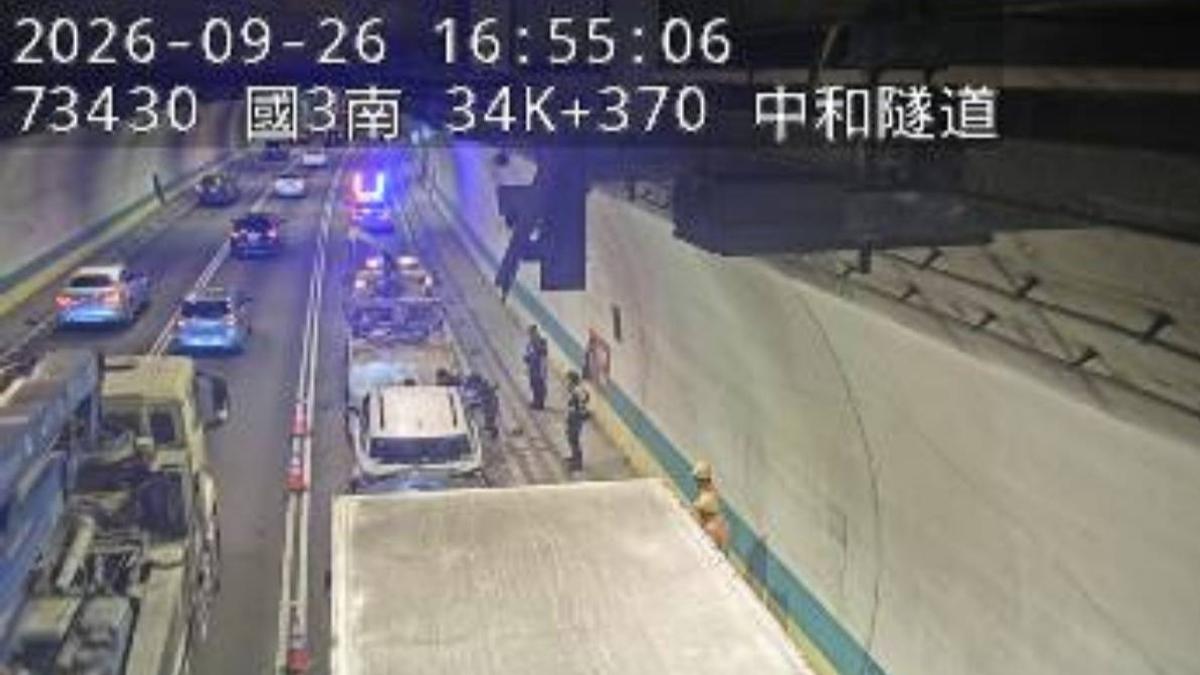 快訊/國3中和隧道車禍 車流回堵5公里