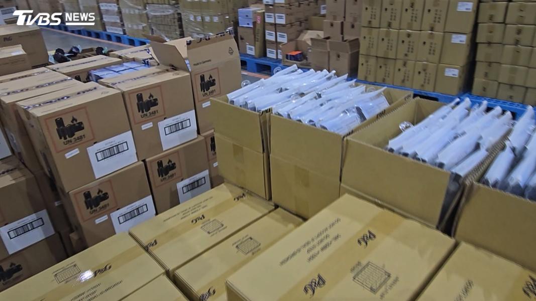 商品來源分為境外與國內兩種,境外商品需經過安全檢查及X光機掃描,出現空箱的機率較低;反而是國內配送流程,在轉運過程中較容易遭人動手腳(圖/TVBS)